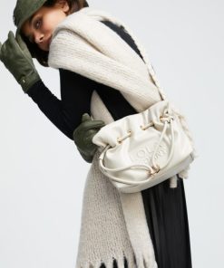 Robynraymer.shop2a60438781 2