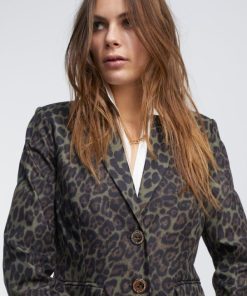 Robynraymer.shopeae21e2d6b 3